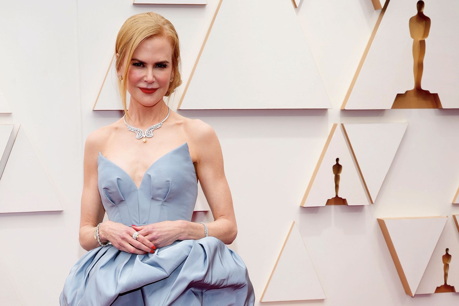 Nicole Kidman wears the Harry Winston Eagle Yellow Diamond necklace at the Oscars 2022 