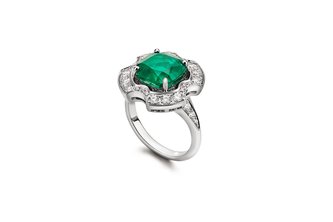  A Bulgari emerald and diamond ring worn by Vanessa Hudgens at the Oscars 2022