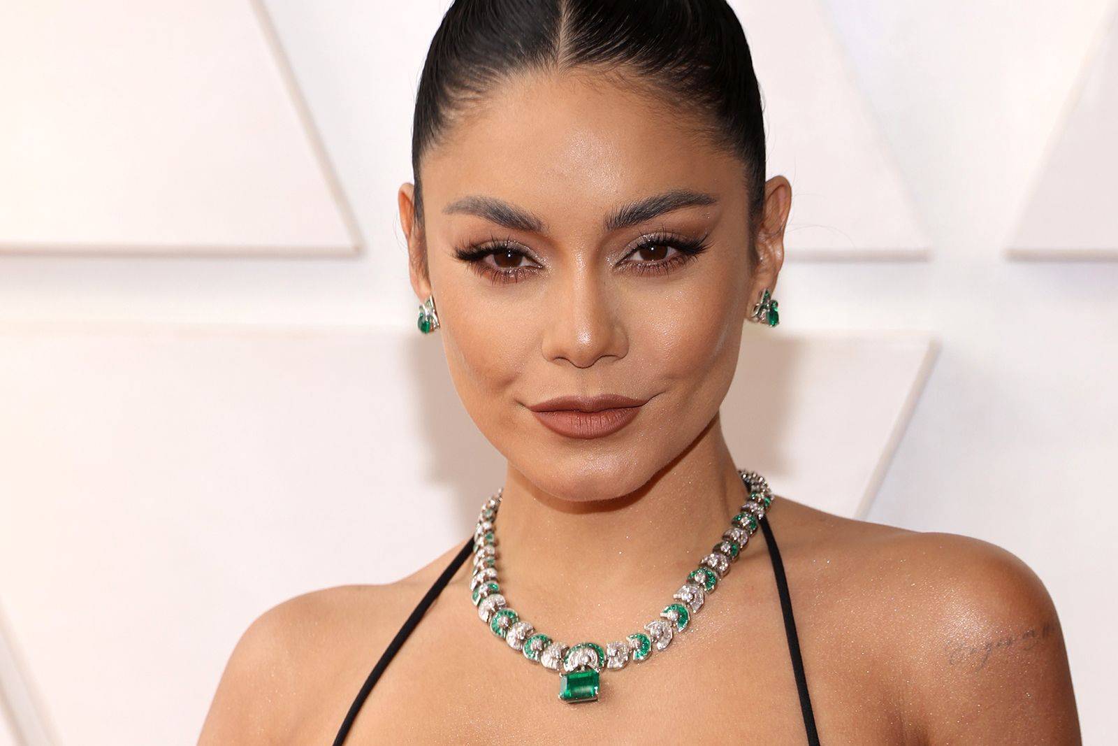 Vanessa Hudgens in an emerald and diamond necklace by Bulgari at the Oscars 2022
