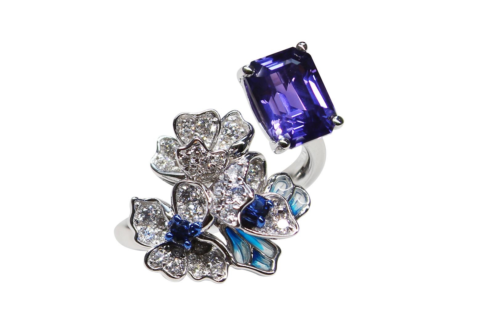Twelve Blossoms ring from the Portraits of Porcelain collection by Simone Jewels