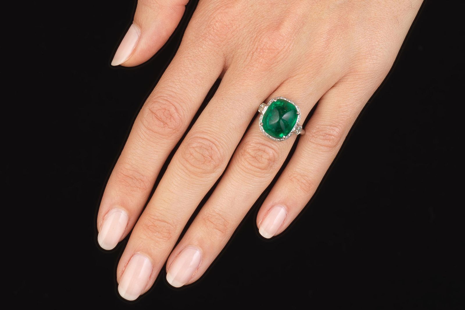  Bonhams’ London Jewels auction on April 27, 2022, contains this Hancocks Colombian emerald cocktail ring with shield-shaped diamond shoulders (Lot 231, estimate £60,000 - £80,000)