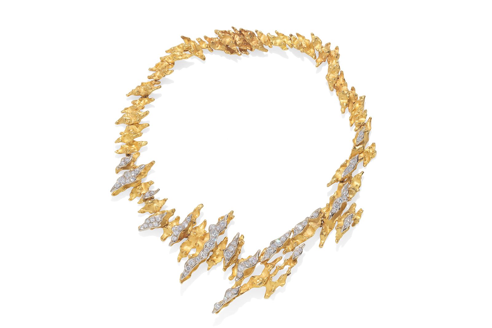  Bonhams’ London Jewels auction on April 27, 2022, contains this Sterlé diamond-set collar necklace, circa 1967