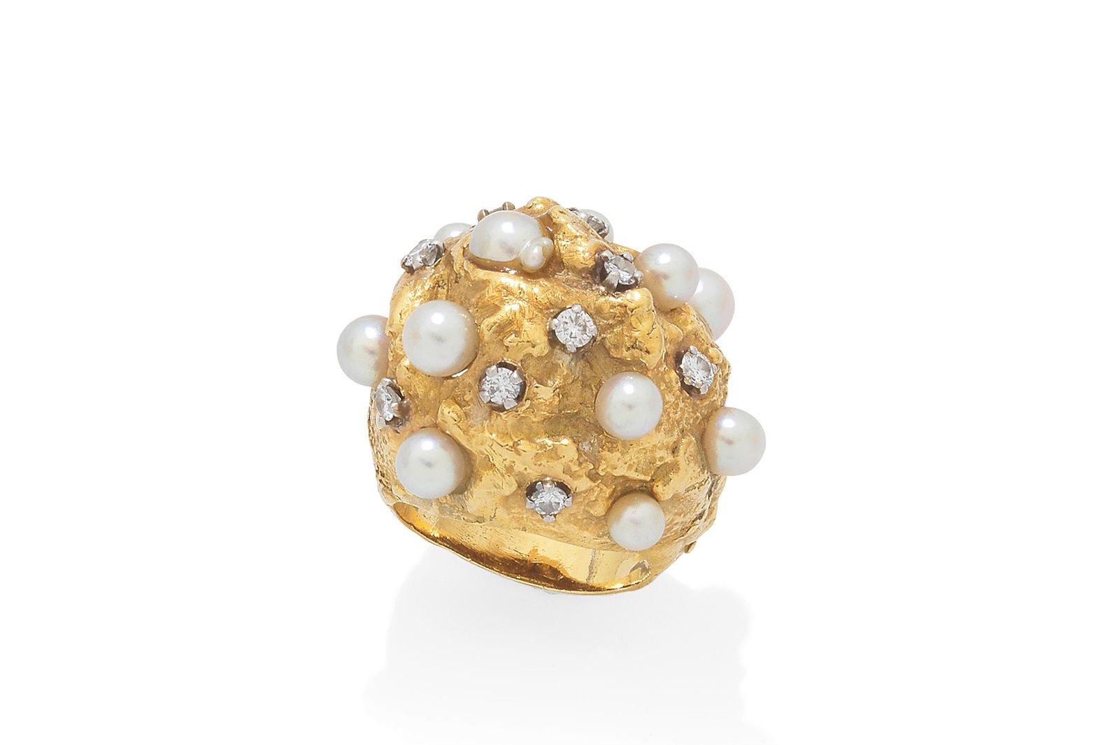  David Webb yellow gold, cultured pearl and diamond engagement ring once owned by Dame Joan Collins (Lot 147, estimate £5,000 - £7,000), featured in the Bonhams London Jewels auction
