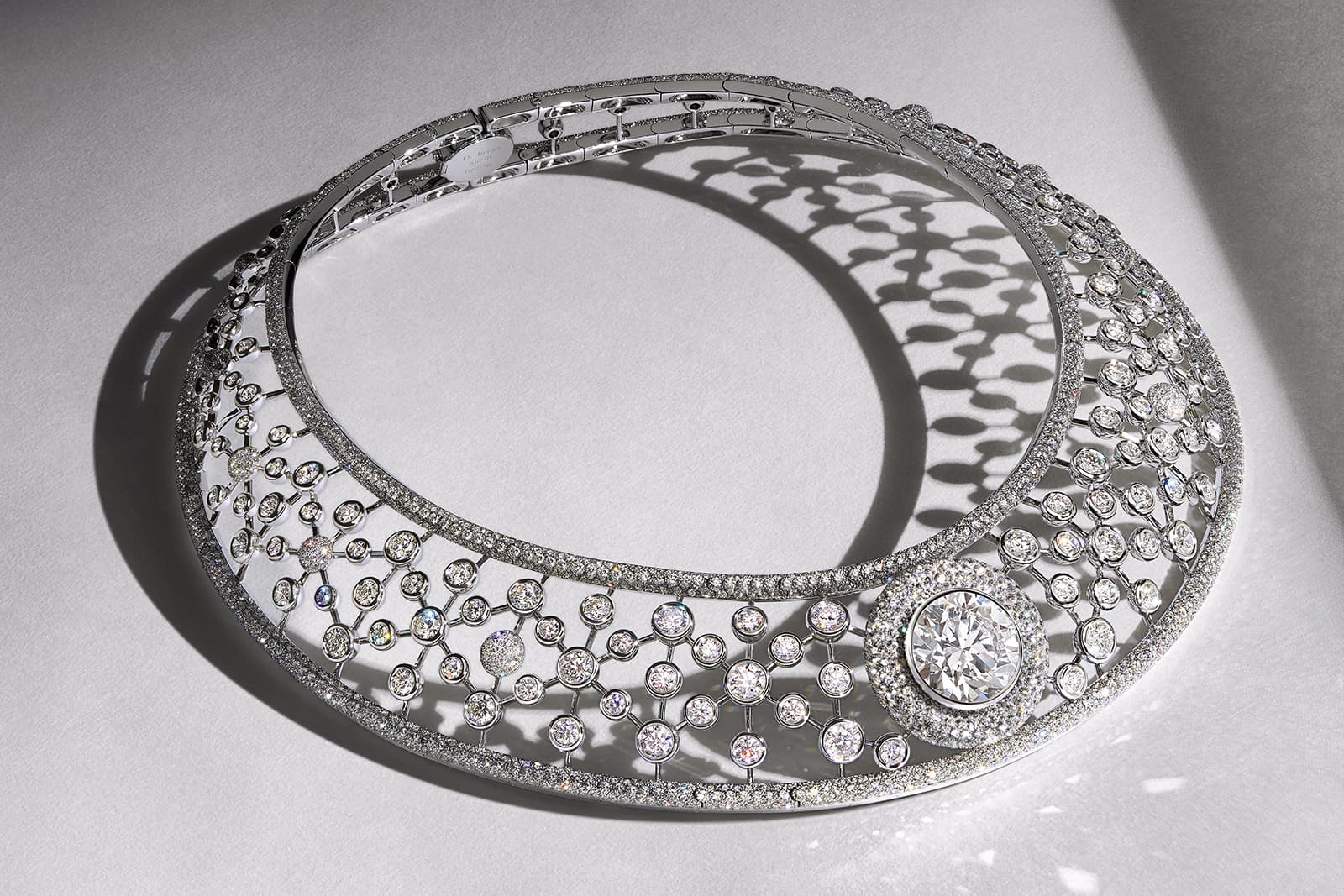  De Beers Atomique Collar necklace with 18.57cts - F - FL round brilliant diamond