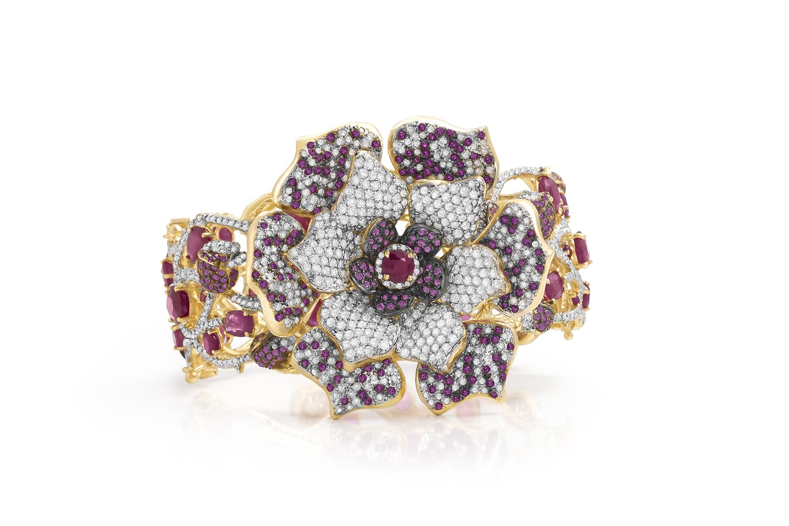  Goldesign flower-inspired cuff bracelet design 
