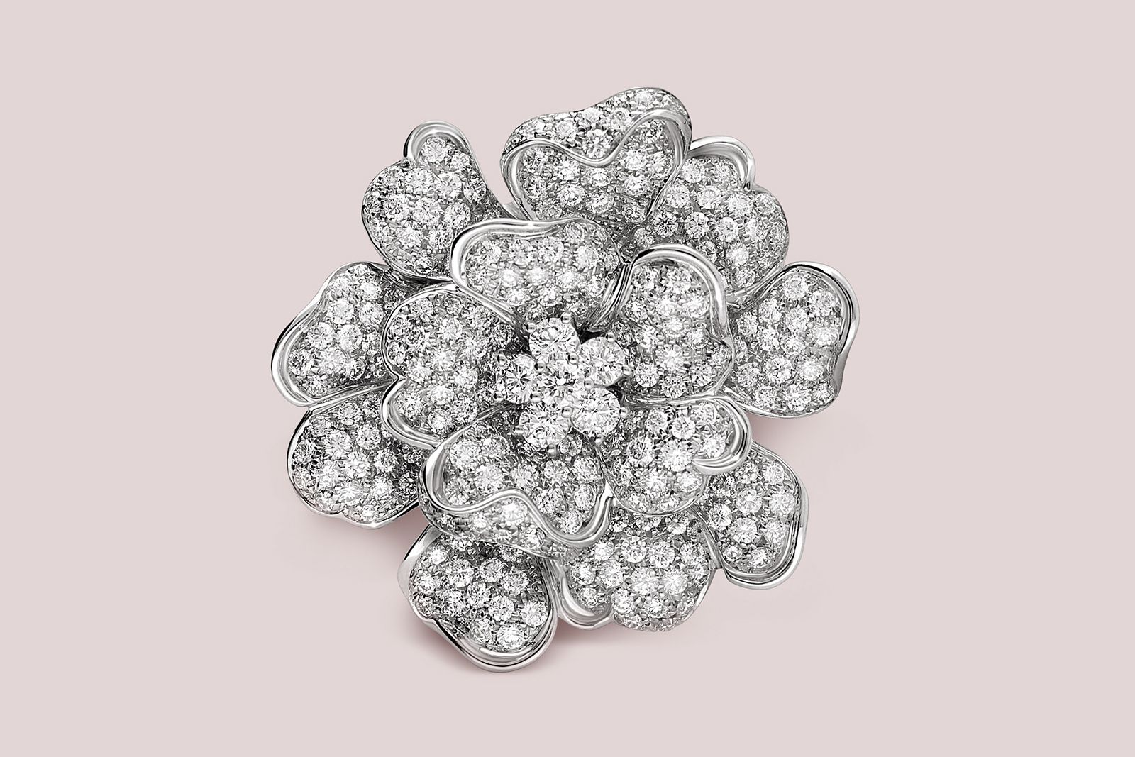 Leo Pizzo diamond ring from the Flora collection 