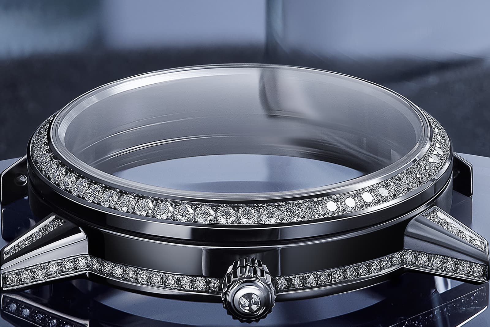  Diamond-set details on the bezel of the Jaeger-LeCoultre Rendez-Vous Star watch