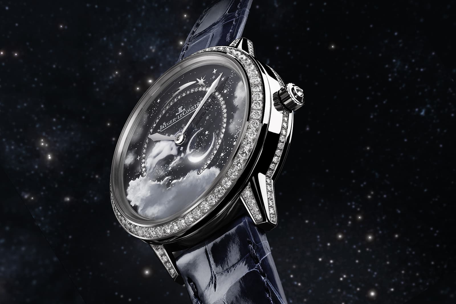  A shooting star randomly appears on the dial of the Jaeger-LeCoultre Rendez-Vous Star watch
