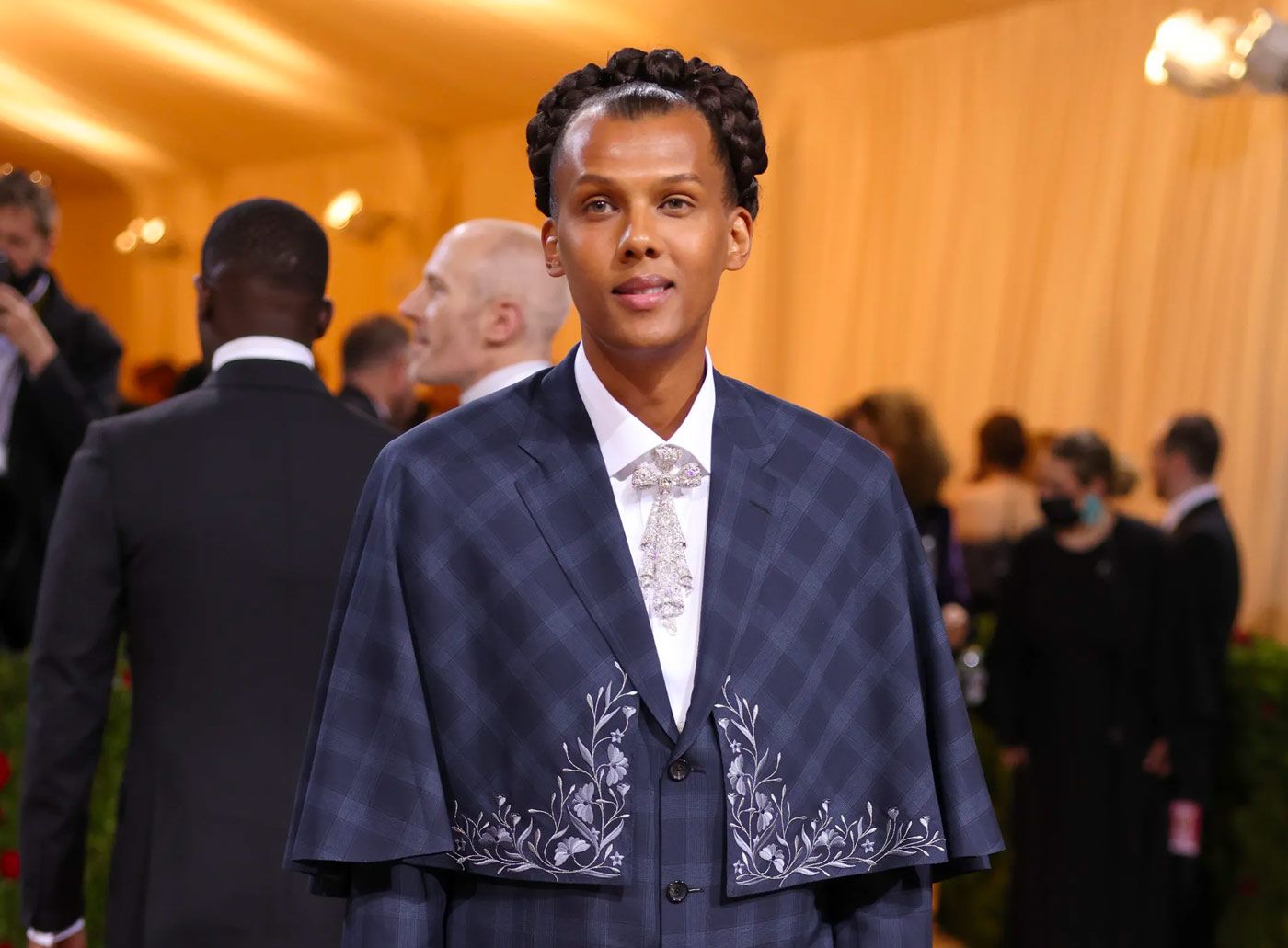  Stromae wears a Cartier diamond-set lace bow brooch to the Met Gala 2022