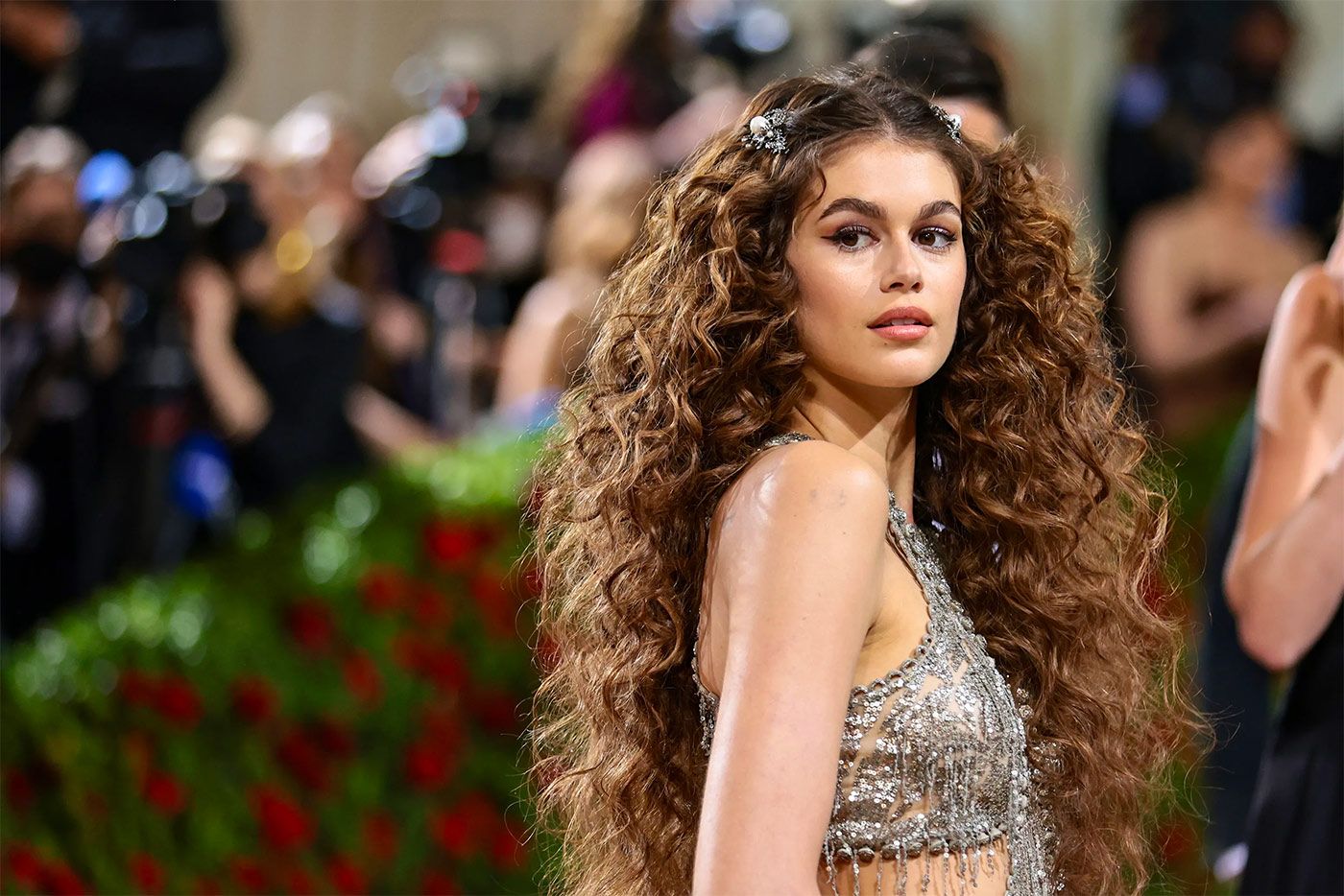  Kaia Gerber in diamond and pearl-set barrettes at the Met Gala 2022