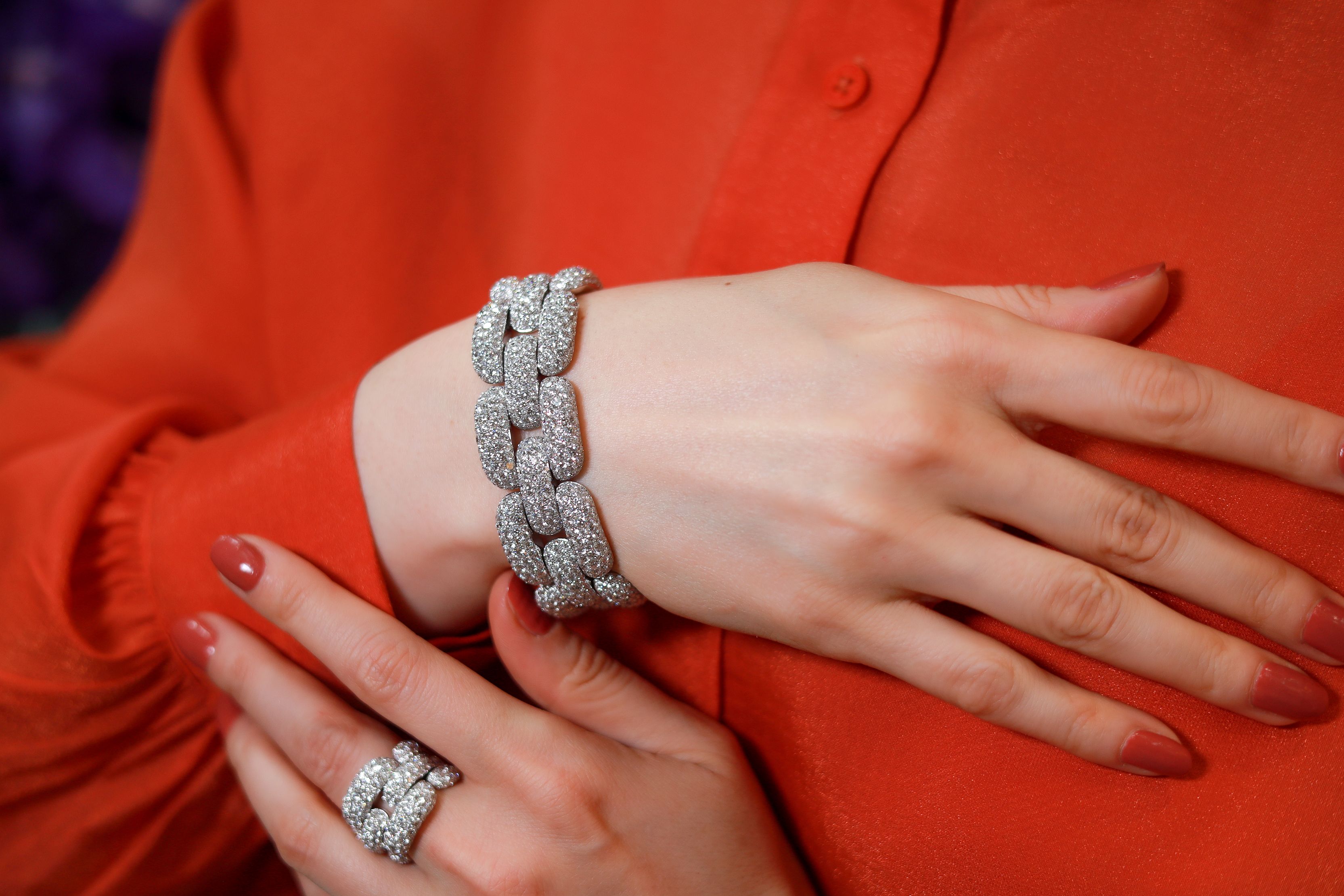  The Marco Valente Stretch ring and bracelet with pavé diamonds have been designed with comfort in mind