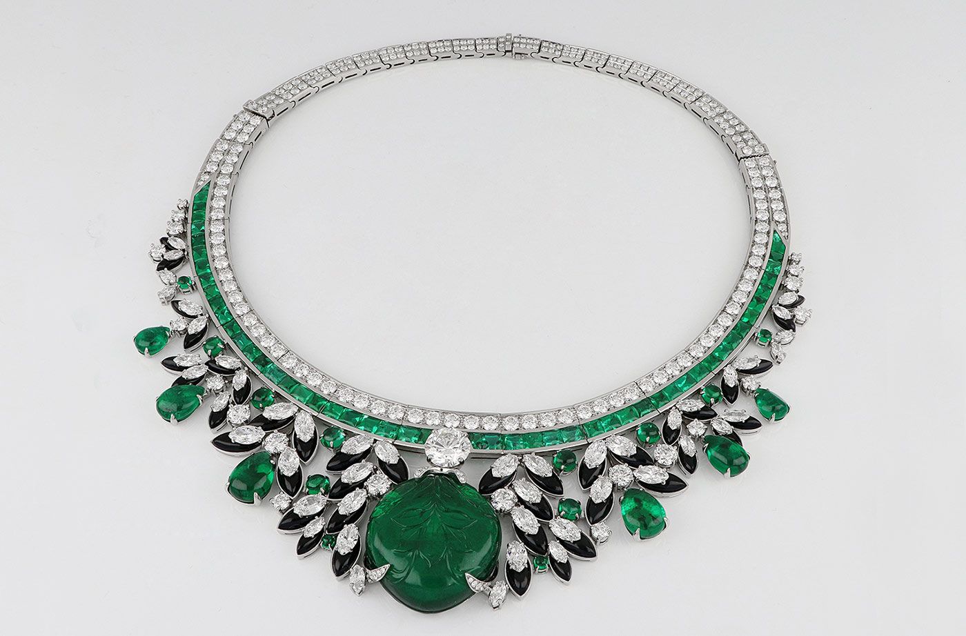  The Bulgari Jubilee Emerald Garden tiara with a 63.44 carat Zambian emerald can also be worn as a necklace