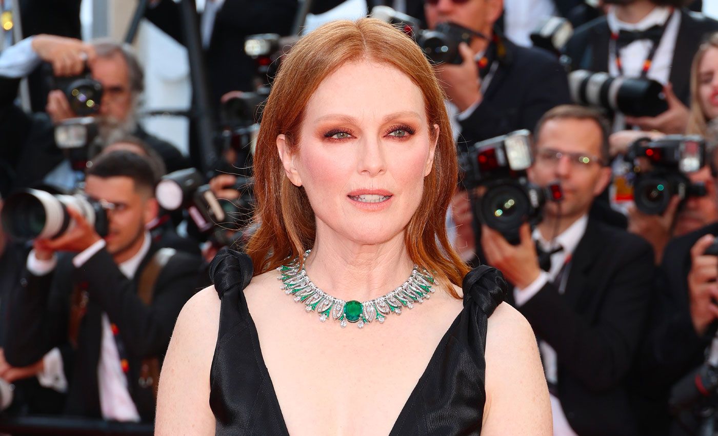 Julianne Moore earing the Bulgari High Jewellery Tribute to Paris necklace at the Cannes Film Festival 2022