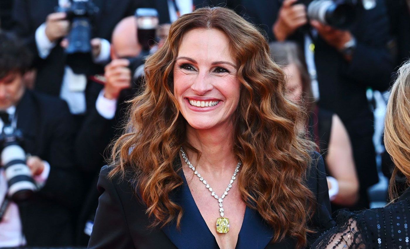 Julia Roberts in a Chopard Red Carpet Collection necklace set with a yellow diamond of more than 100 carats 
