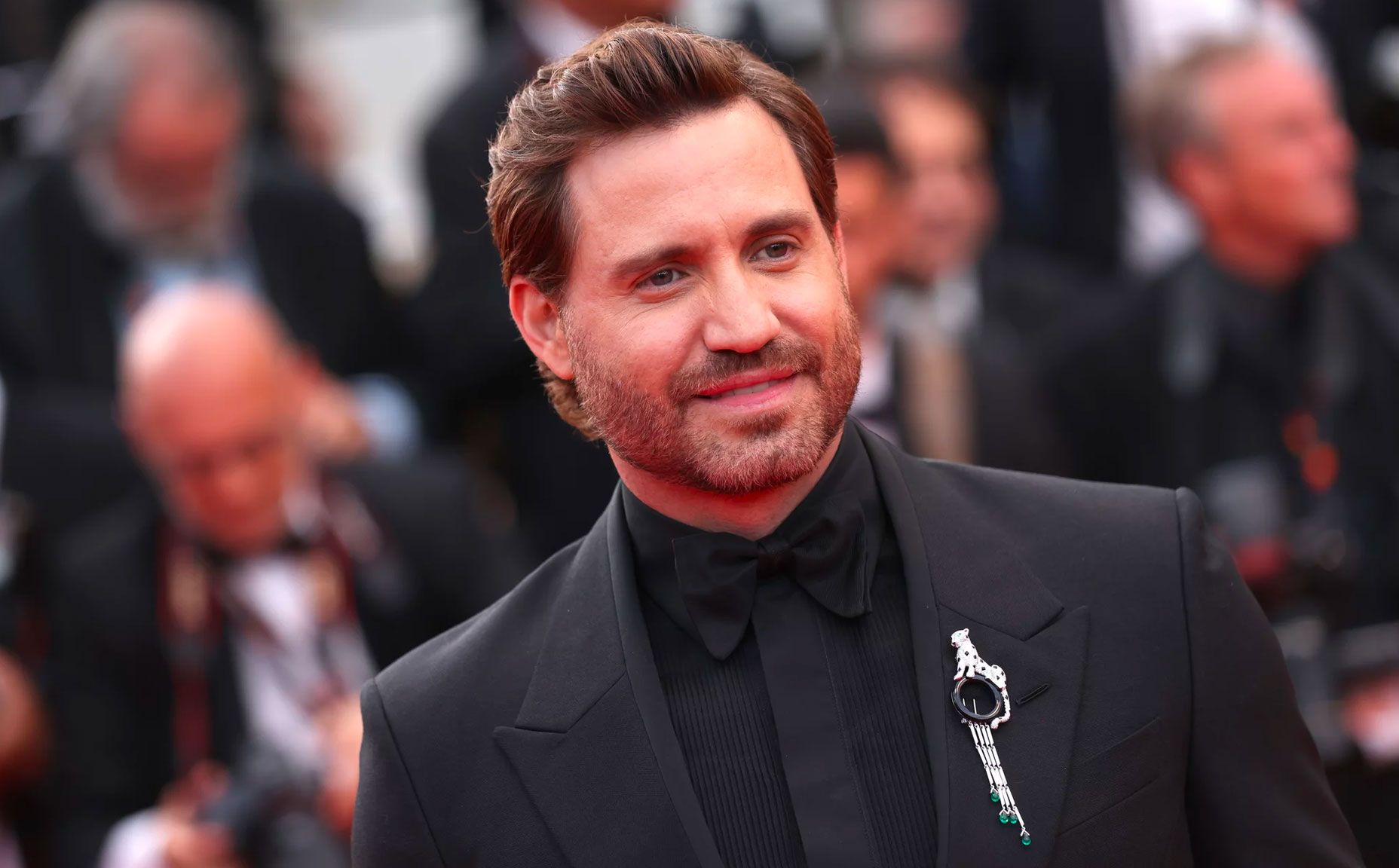  Edgar Ramirez on the Cannes Film Festival red carpet wearing a Cartier Panther lapel pin