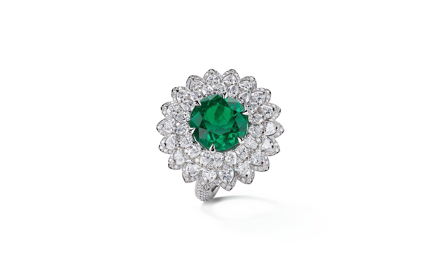  Chopard Loves Cinema emerald and diamond ring 