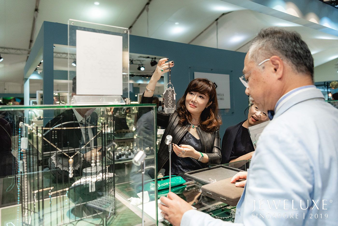  Clients consider jewellery creations at JeweLuxe