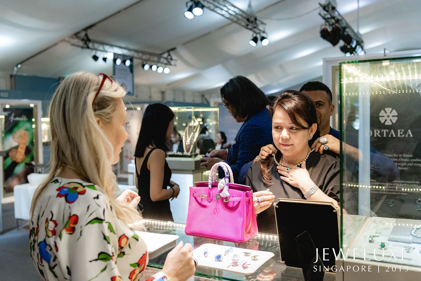  Shopping for fine jewellery at JeweLuxe Singapore
