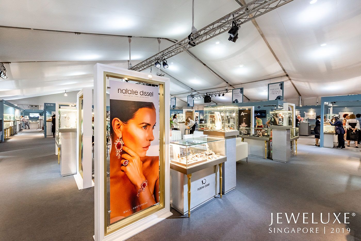  The JeweLuxe exhibition takes place in Singapore