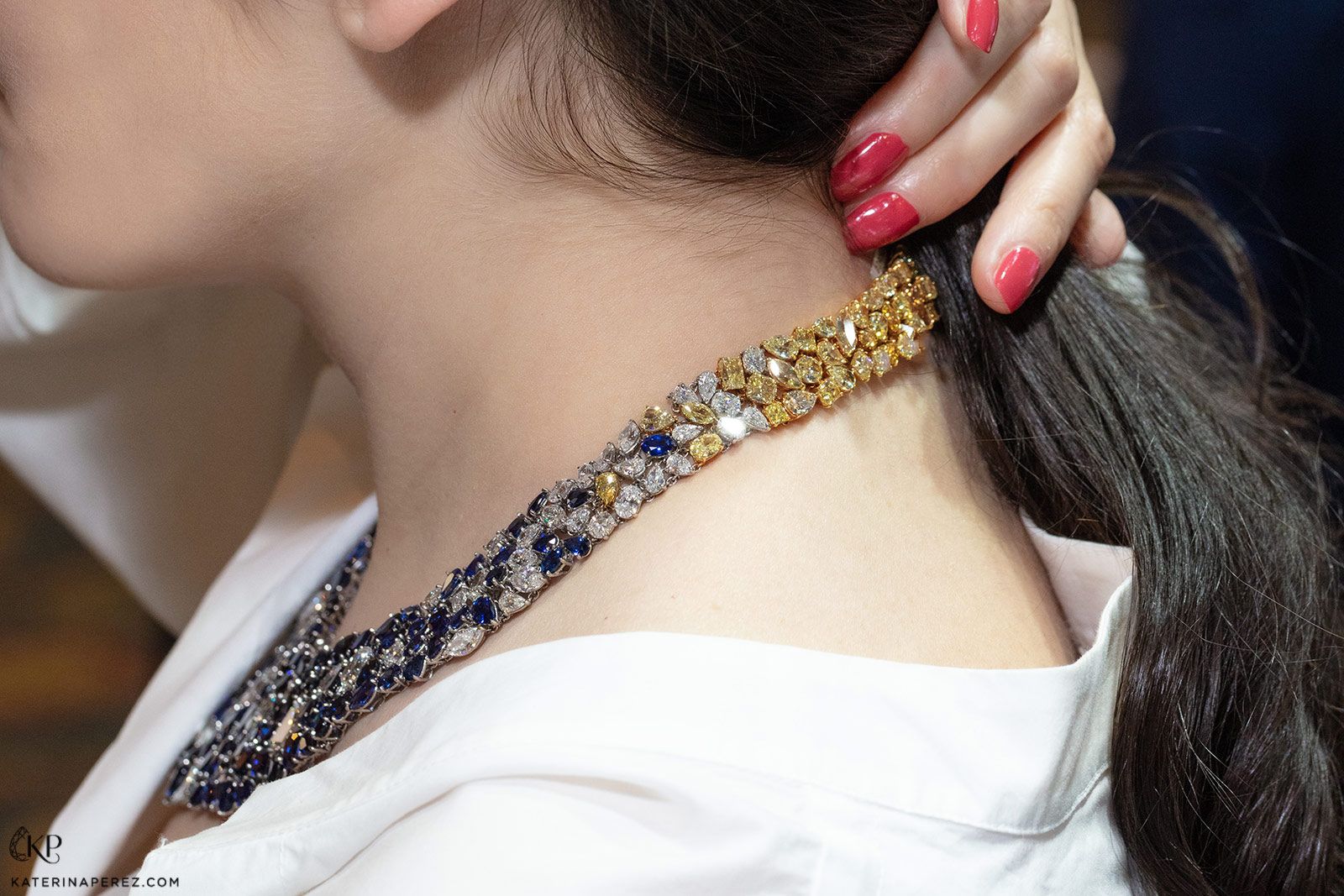 Grandview Klein necklace set with blue sapphires, yellow diamonds and colourless diamonds for 276.55 carats