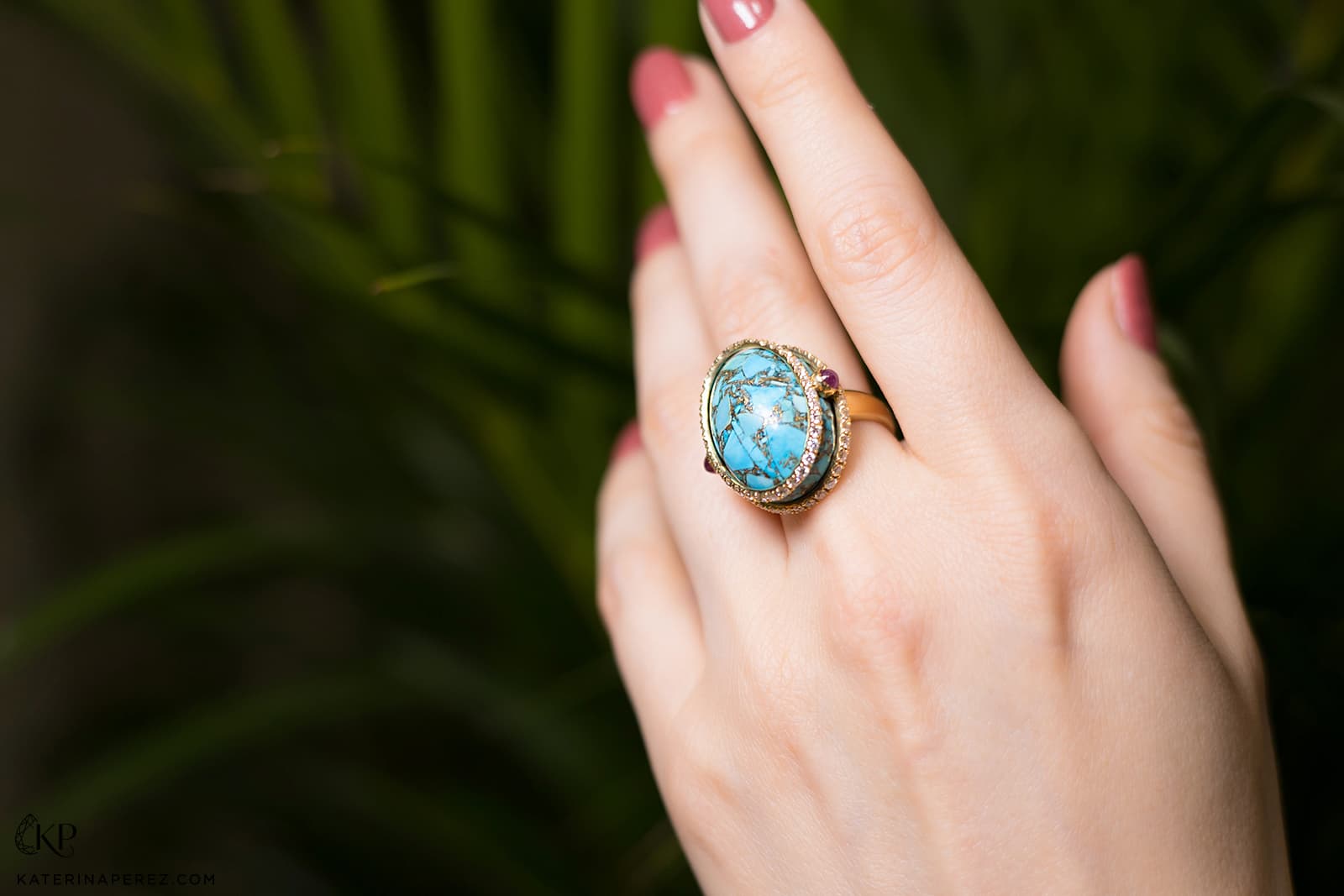  Maison Mirath turquoise and cabochon ruby ring set with diamonds in 18k yellow gold