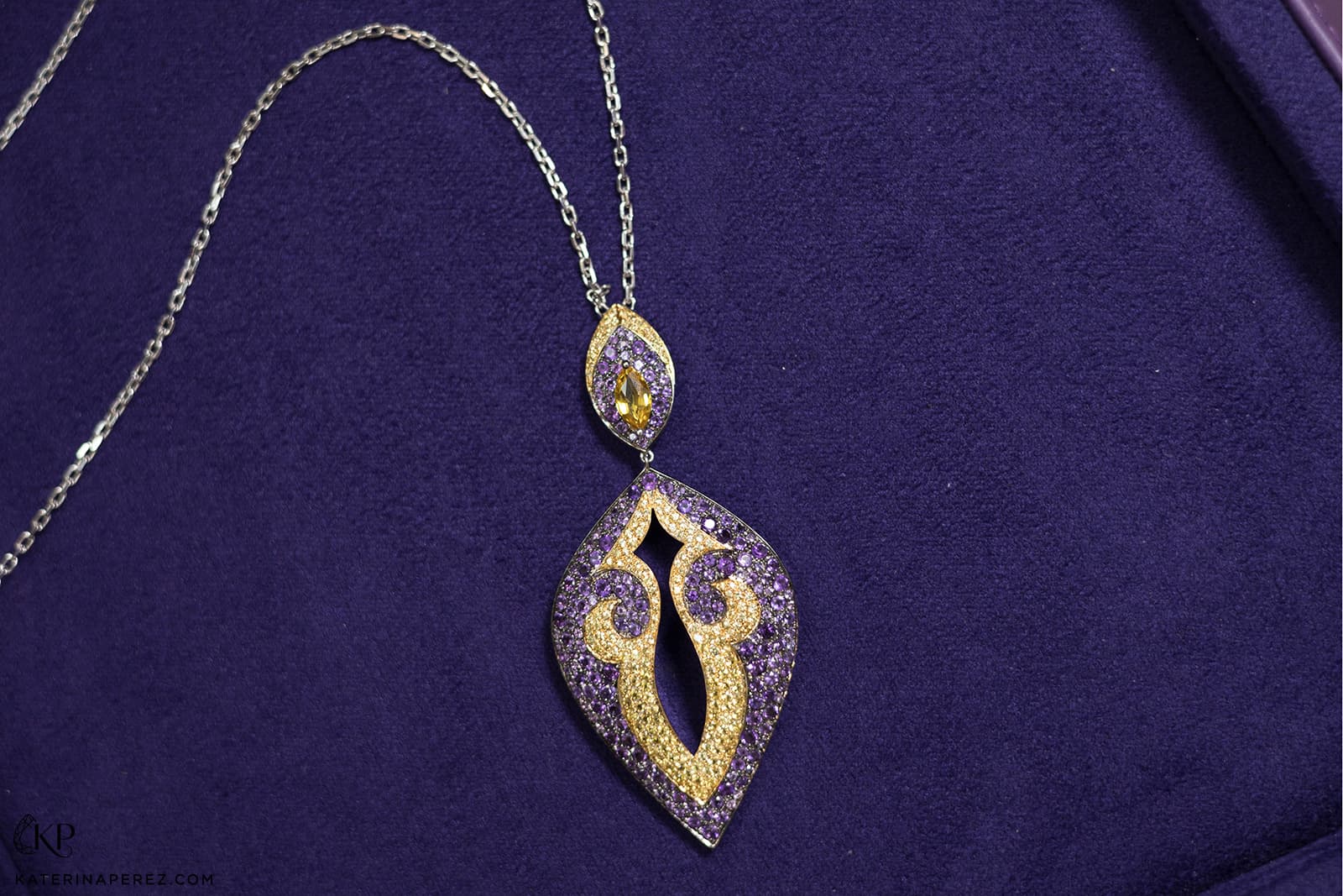  Maison Mirath Anchor sautoir necklace with yellow sapphire and amethyst in 18k white gold