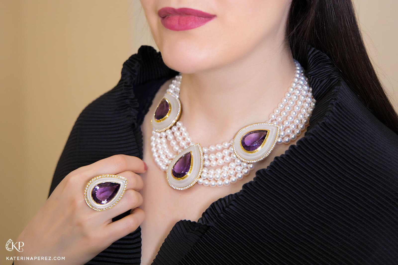  Veschetti Violetta necklace and ring with Akoya pearls, amethysts and 5.60 carats of brilliant-cut diamonds