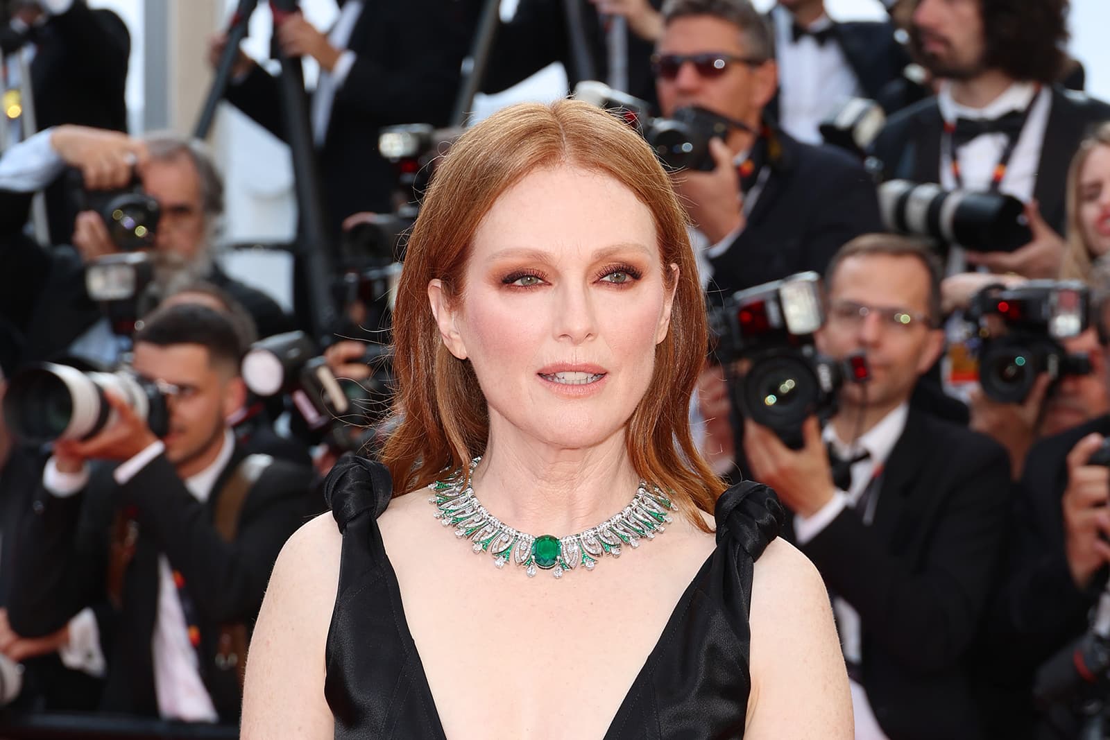 Bulgari Tribute to Paris necklace worn by actress Julianne Moore from the Eden The Garden of Wonders High Jewellery collection