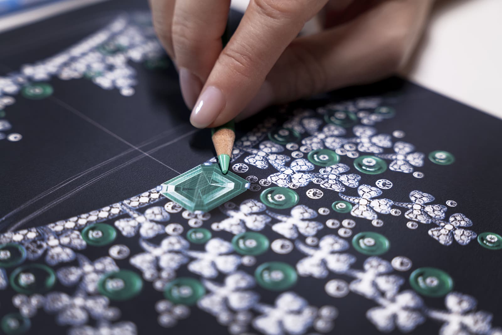  The Bulgari Emerald Venus necklace from the Eden The Garden of Wonders High Jewellery collection is set with a 20 carat octagonal Colombian emerald