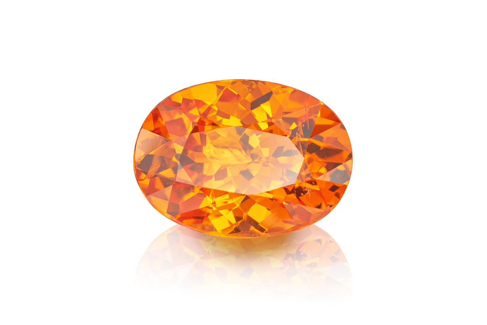  An oval-shaped Mandarin garnet from Constantin Wild 
