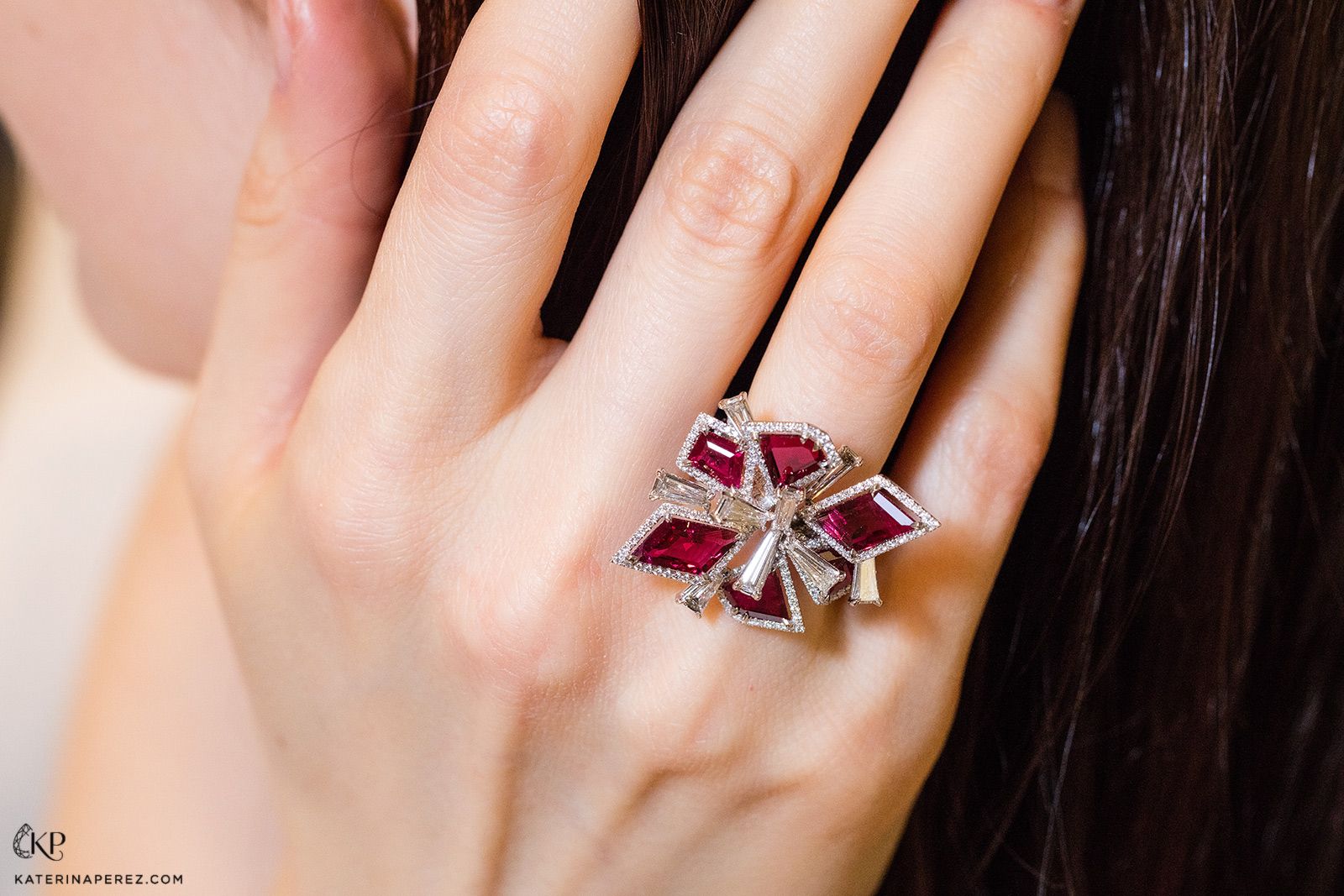  Faidee ring with fancy-cut Burmese 'Pigeon's Blood' rubies and colourless diamonds
