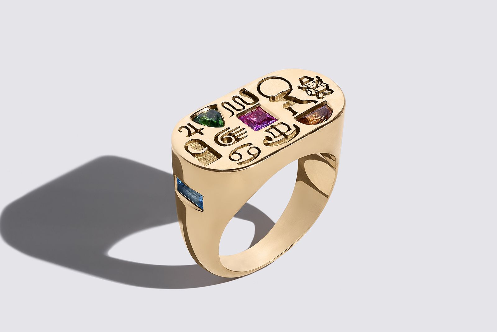 Sarah Ysabel Dyne Narici Atlas ring in yellow gold, garnet, sapphire and aquamarine