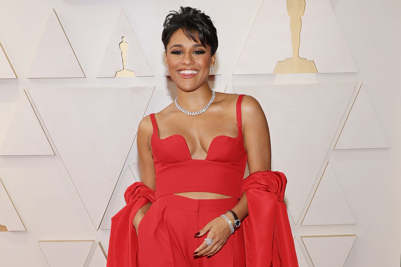  Ariana DeBose at the 2022 Academy Awards wearing diamond bracelets by De Beers