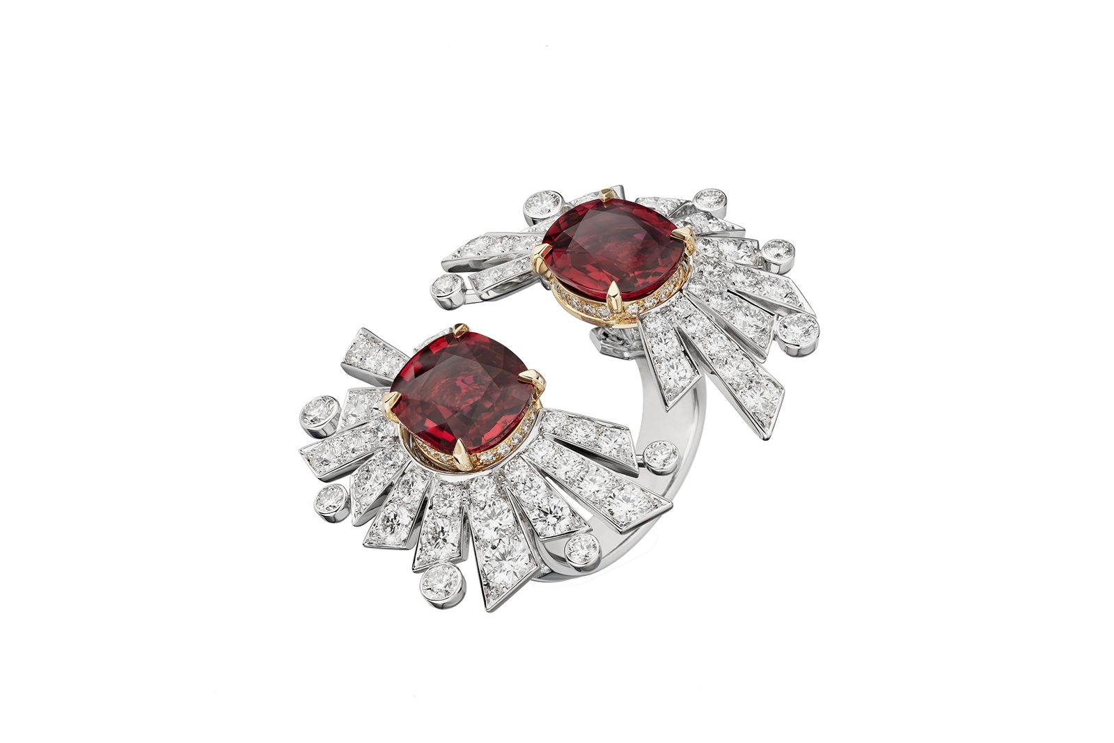  Chanel high Jeweller Soleil 19 Aout ring in white gold, ruby and diamond 