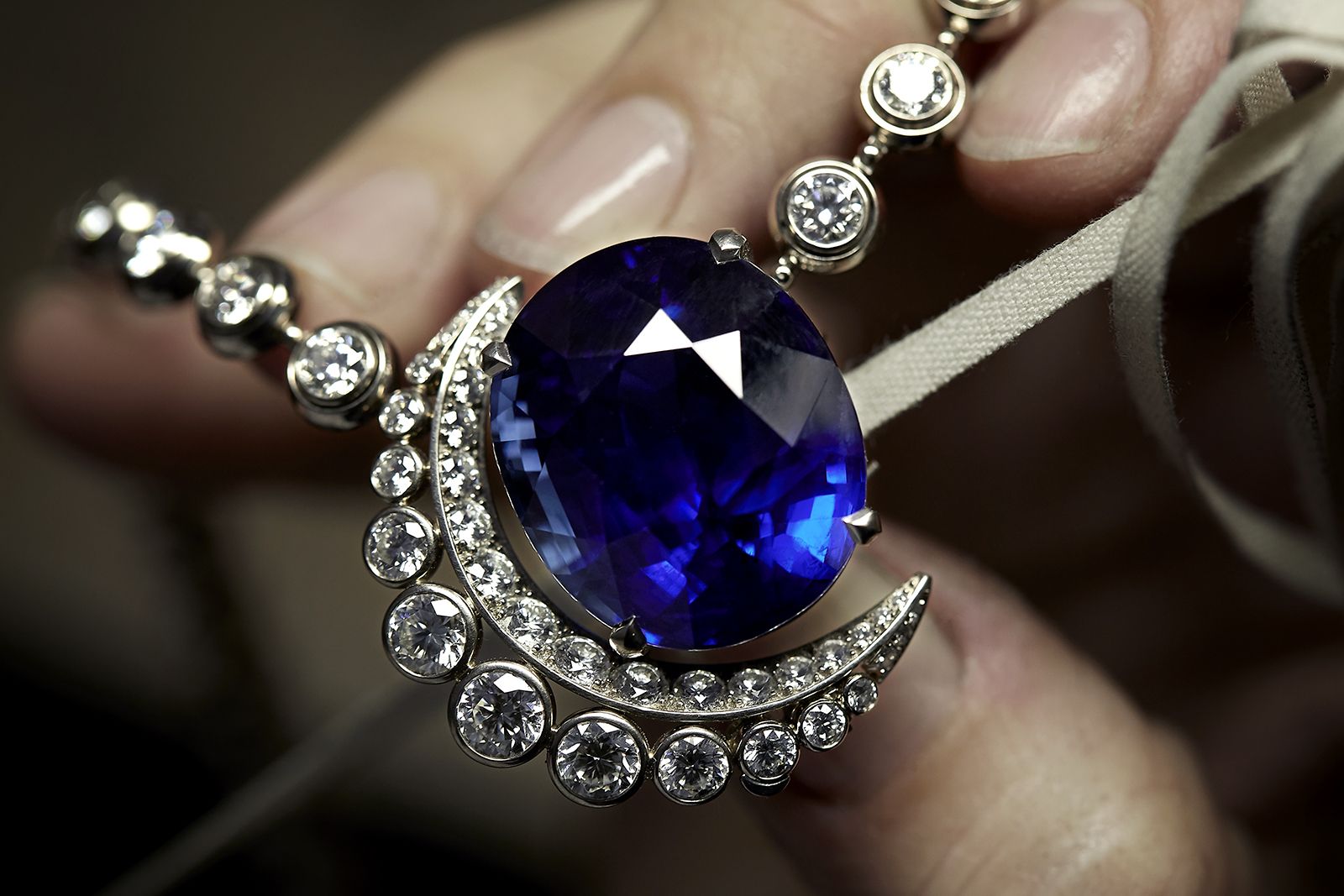 Shorter version of the Chanel High Jewellery Allure Céleste necklace