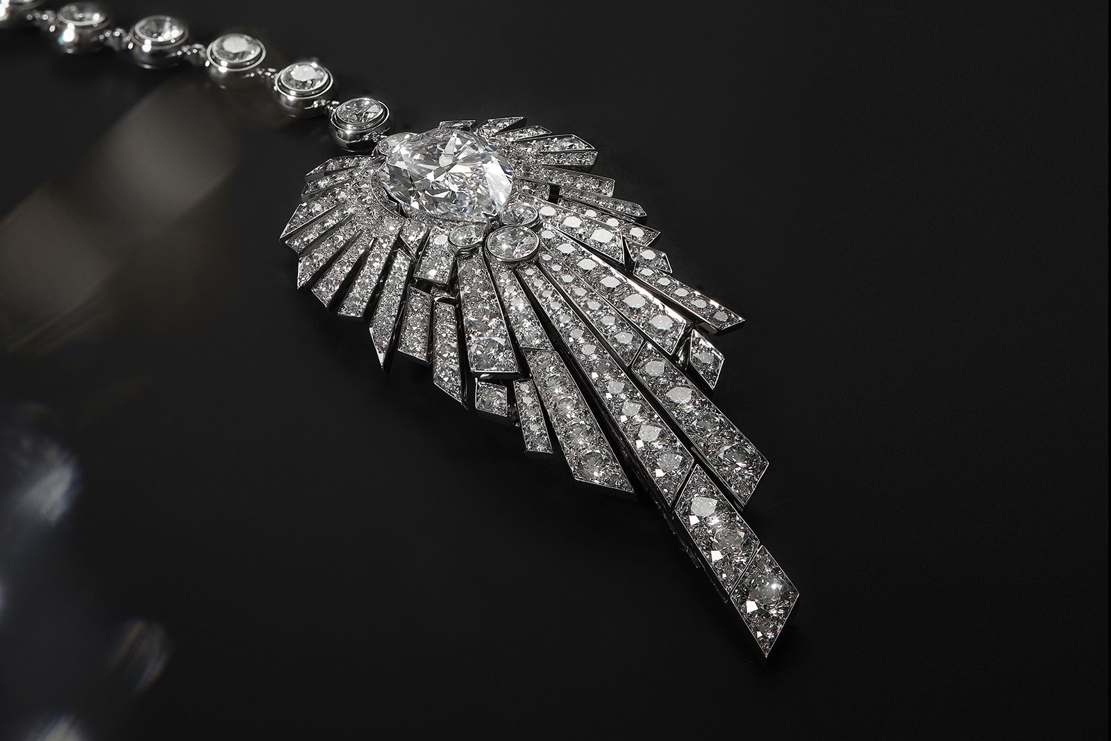  Chanel High Jewellery Allure Céleste necklace features a  8.05-carat pear-shaped diamond