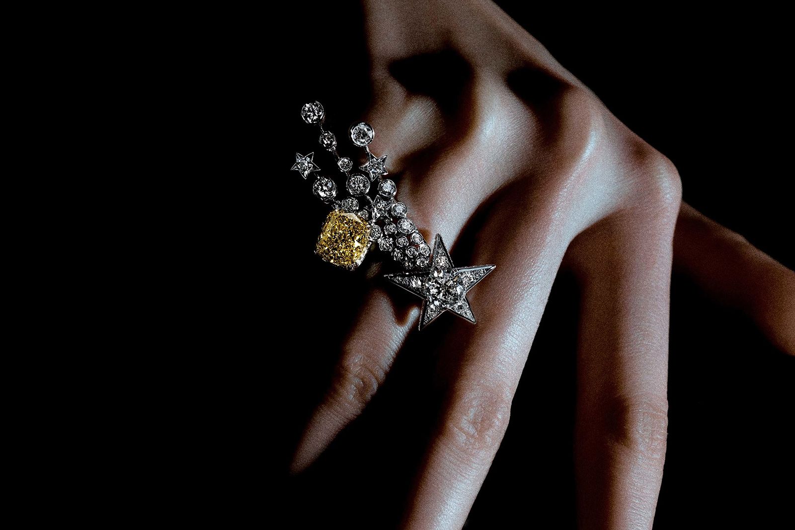 Chanel High Jewellery Comete Infinie ring in white and yellow diamonds
