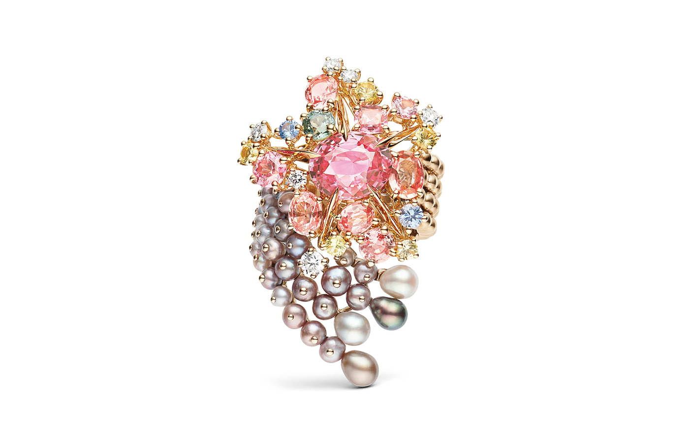 Chaumet Comets From The Sea ring in white gold, yellow gold, Padparadscha sapphire and diamond from the Ondes et Merveilles High Jewellery collection