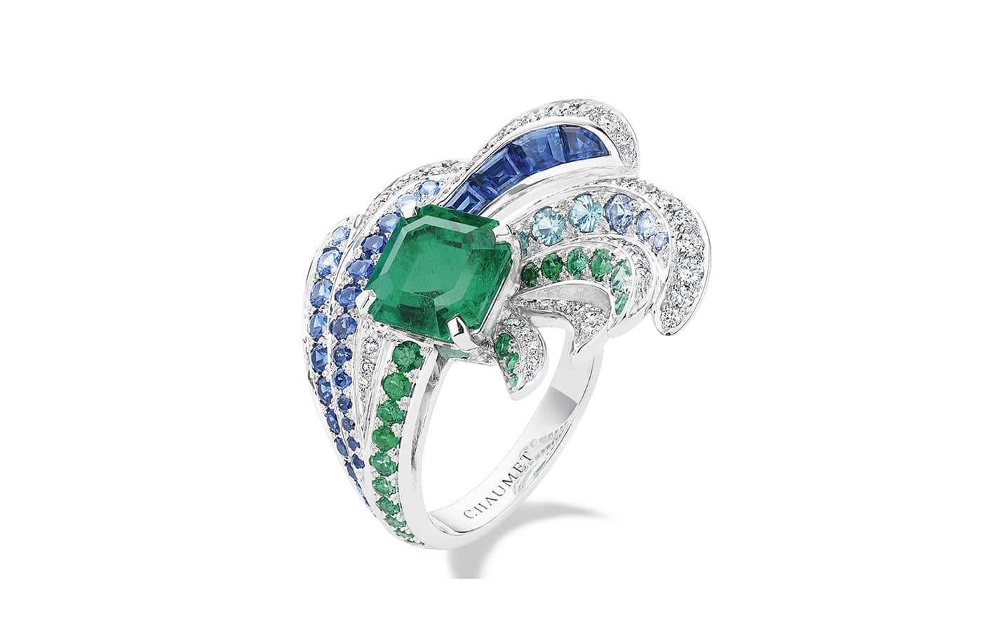 Chaumet Gulf Stream ring in white gold, emerald, sapphire and diamond from the Ondes et Merveilles High Jewellery collection