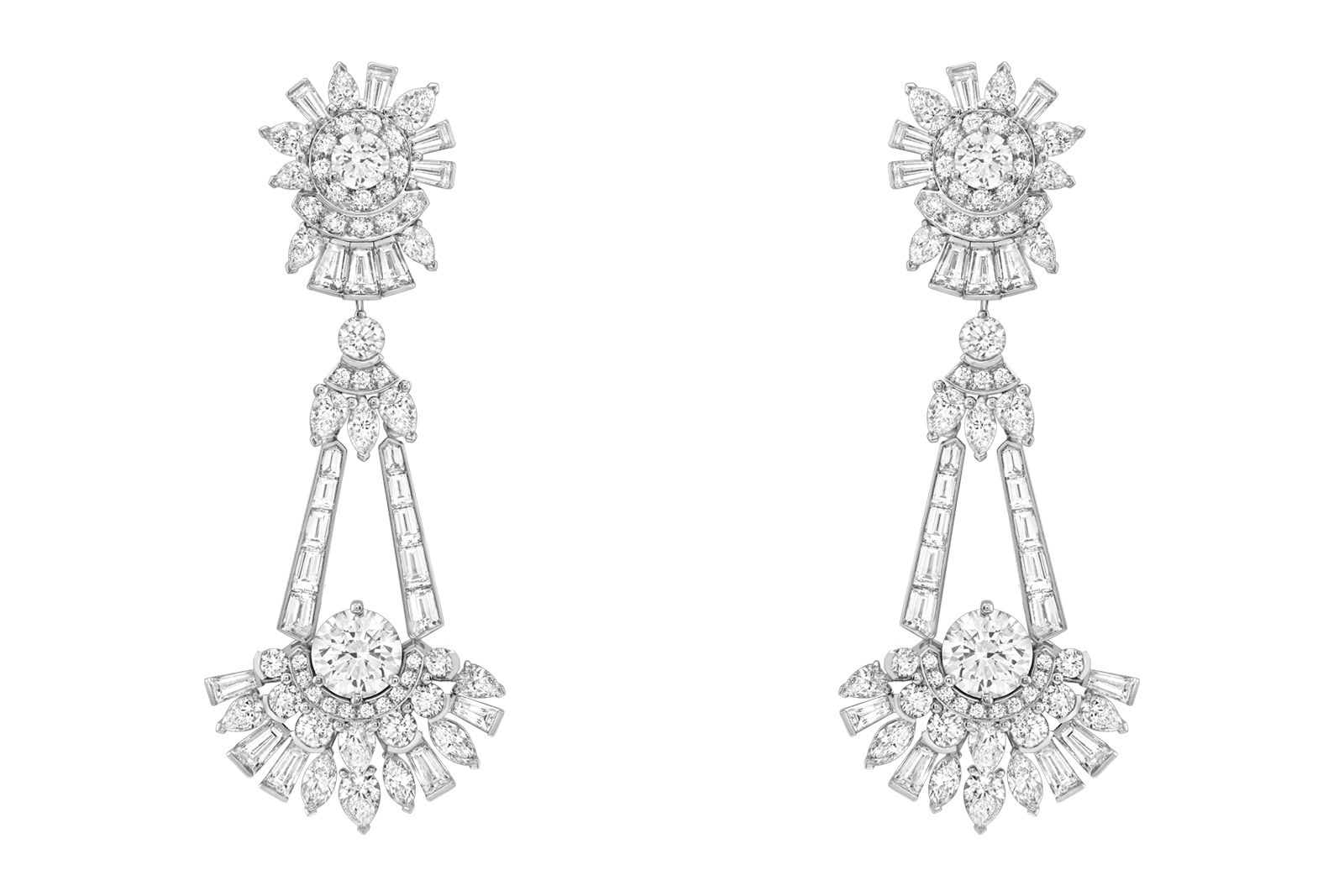  Van Cleef & Arpels Diamond  Chandelier Transformable earrings from the Legend of  Chapter II High Jewellery Collection