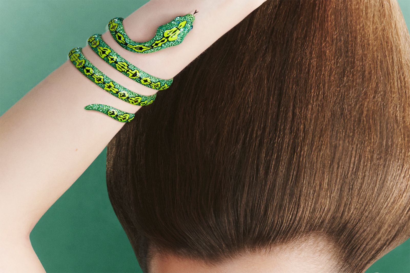  Boucheron tsavorite, onyx, lacquer and titanium Serpent bracelet from the Carte Blanche Ailleurs High Jewellery collection