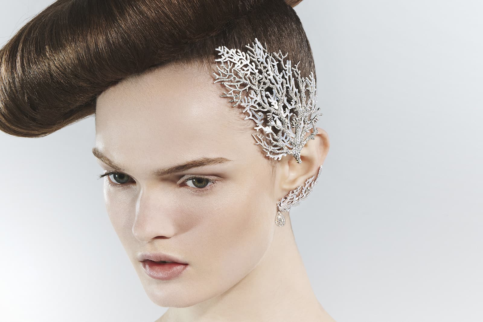  Boucheron diamond, mother-of-pearl and white gold Corail Diamant brooch from the Carte Blanche Ailleurs High Jewellery collection