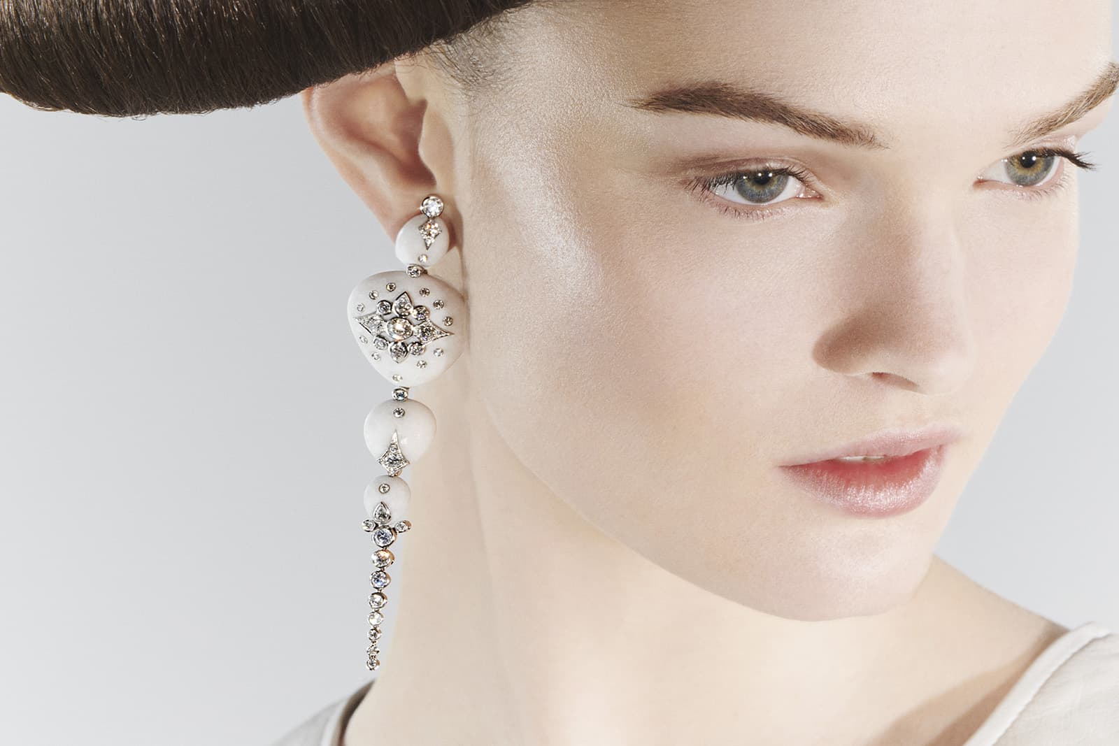 Boucheron natural pebble, diamond and white gold Galet Diamant earrings from the Carte Blanche Ailleurs High Jewellery collection