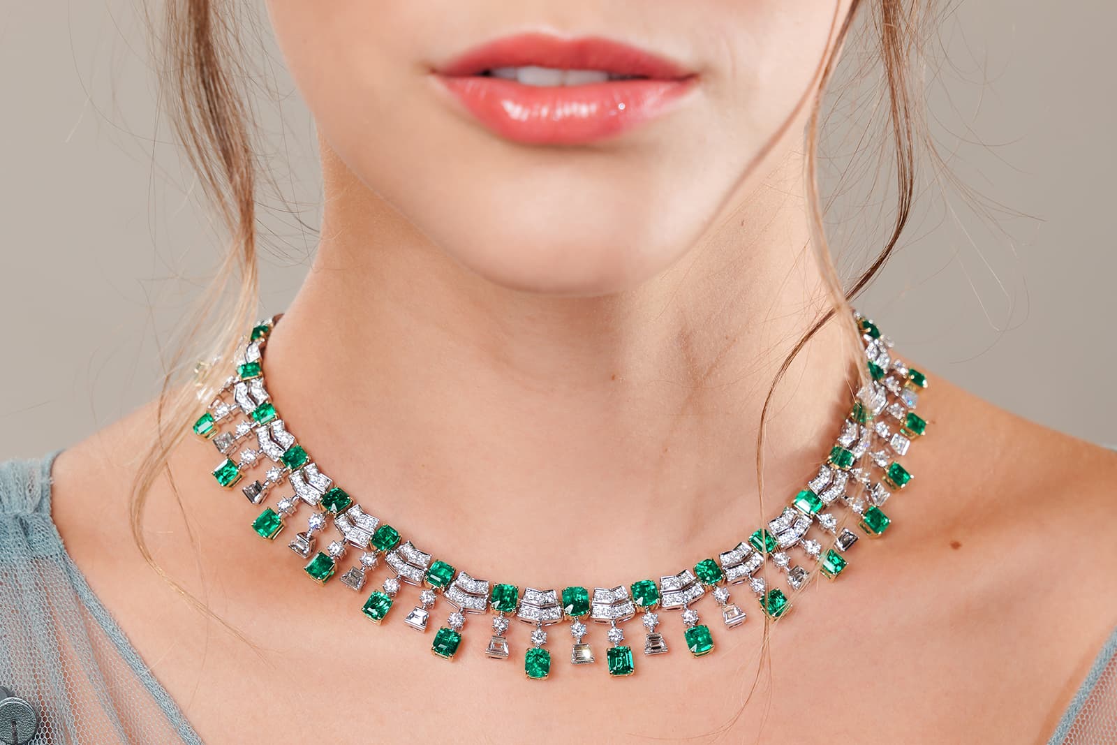  Sunita Nahata Princess necklace with 22.7 carats of emeralds and diamonds in 18k white and yellow gold from the Art Deco Emerald collection