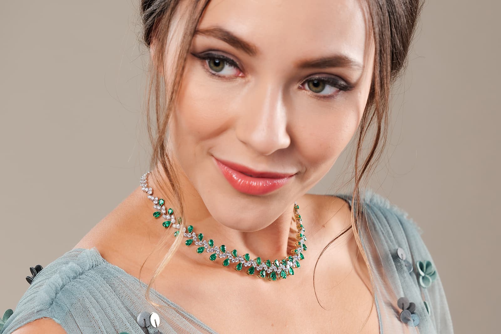 Sunita Nahata Emerald Leaf Tiara necklace with 16 carats of Colombian emeralds and diamonds in 18k white and yellow gold from the Garden collection 