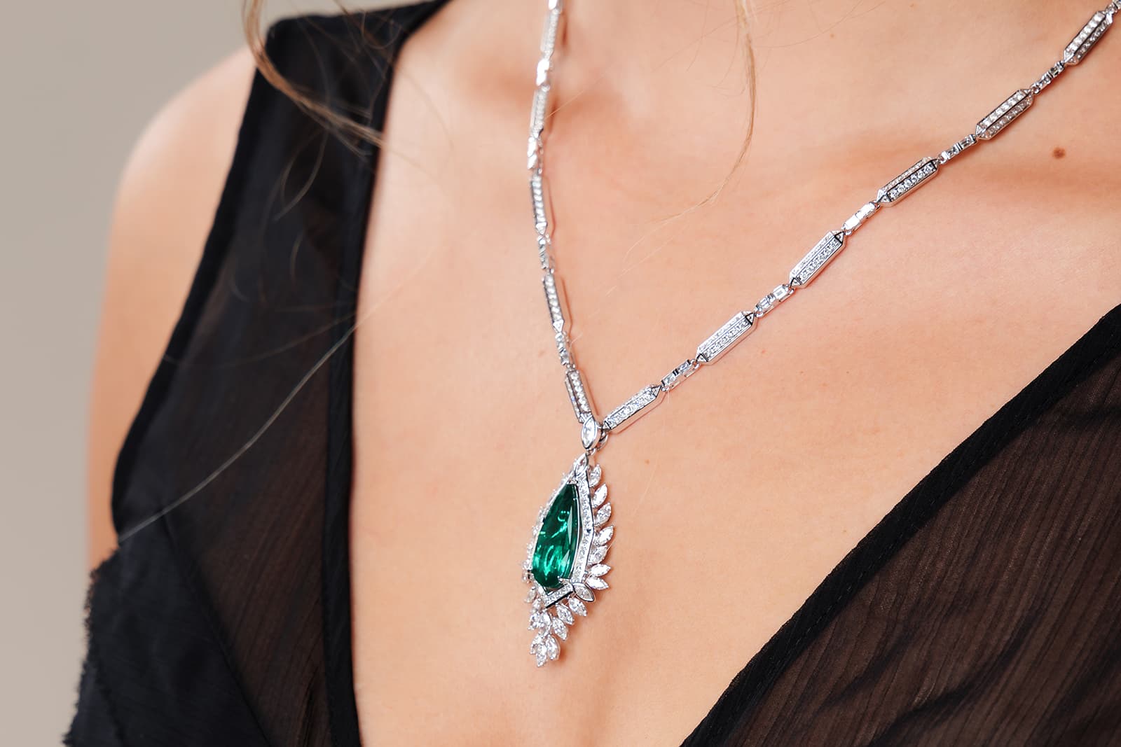  Sunita Nahata emerald and diamond necklace from the Art Deco Emerald collection