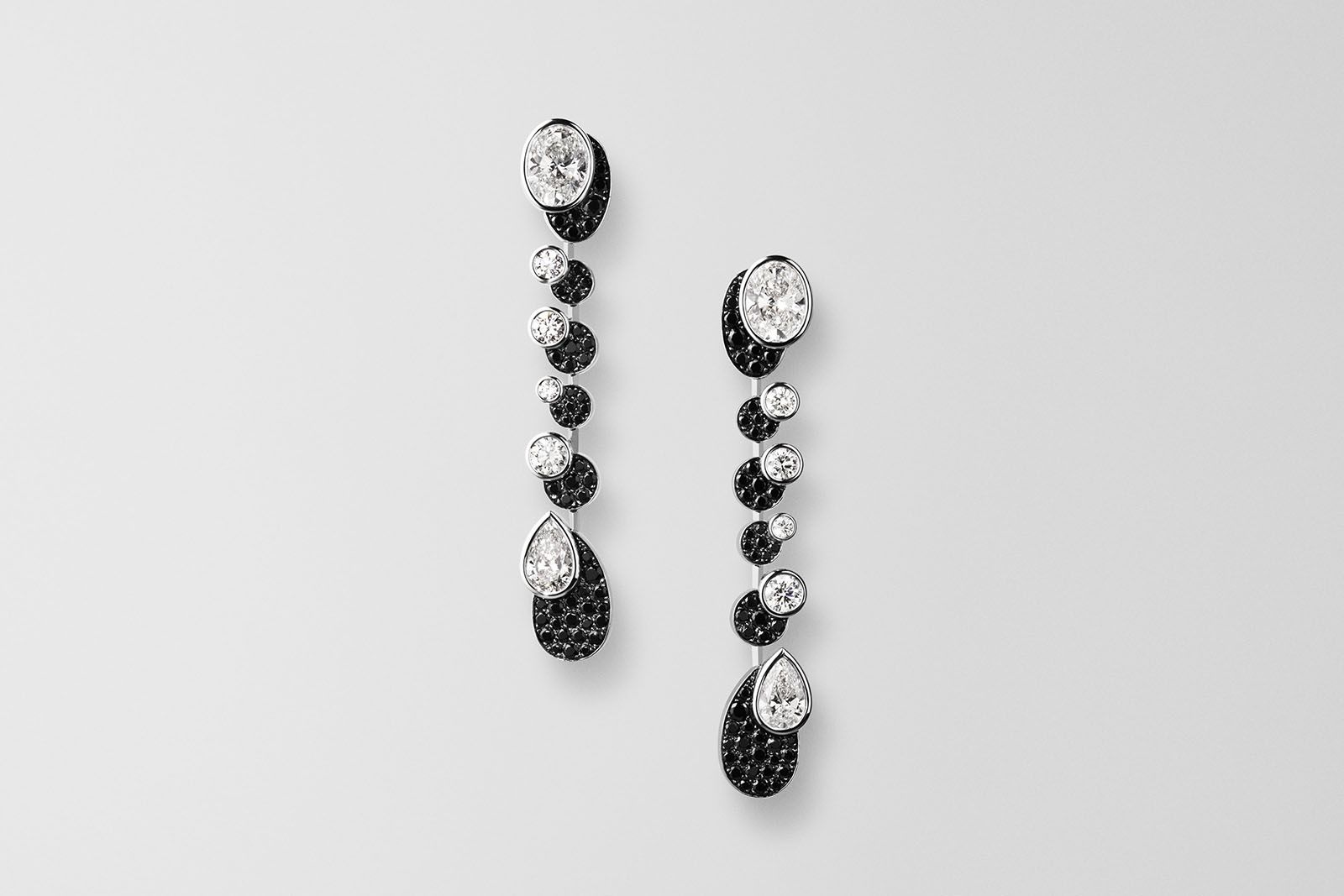  Hermès Miroir d’ombre earrings with 3.77 carats of diamonds and black spinels from the Les Jeux de l'ombre High Jewellery collection