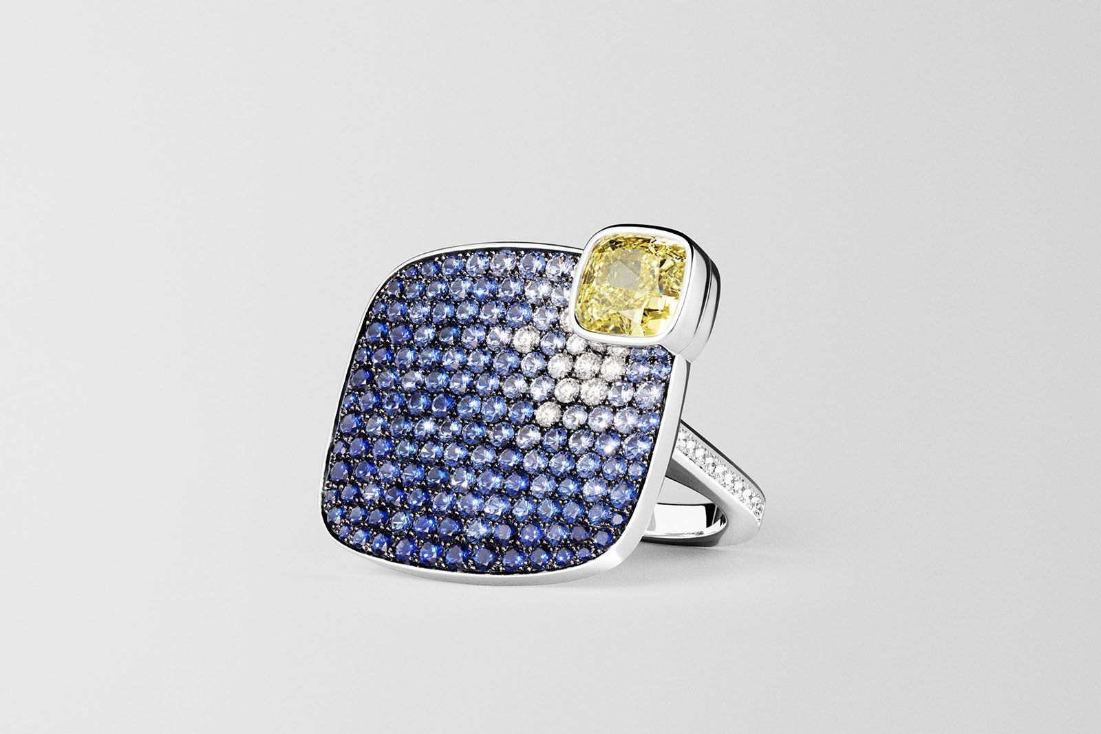  Hermès Miroir d’ombre ring with a yellow diamond and gradient of blue sapphires from the Les Jeux de l'ombre High Jewellery collection