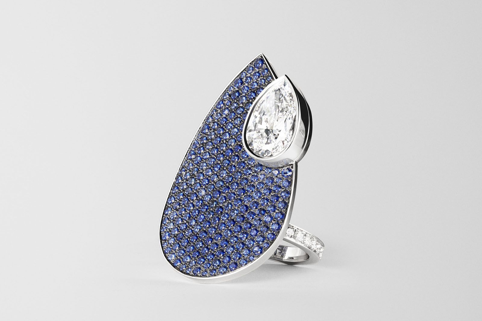  Hermès Miroir d’ombre ring with a pear-shaped diamond and a gradient of blue sapphires from the Les Jeux de l'ombre High Jewellery collection