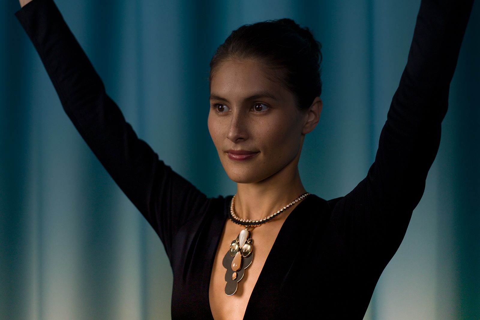  Hermès Lueurs du jour necklace with diamonds, moonstones and a shadow of black jade from the Les Jeux de l'ombre High Jewellery collection